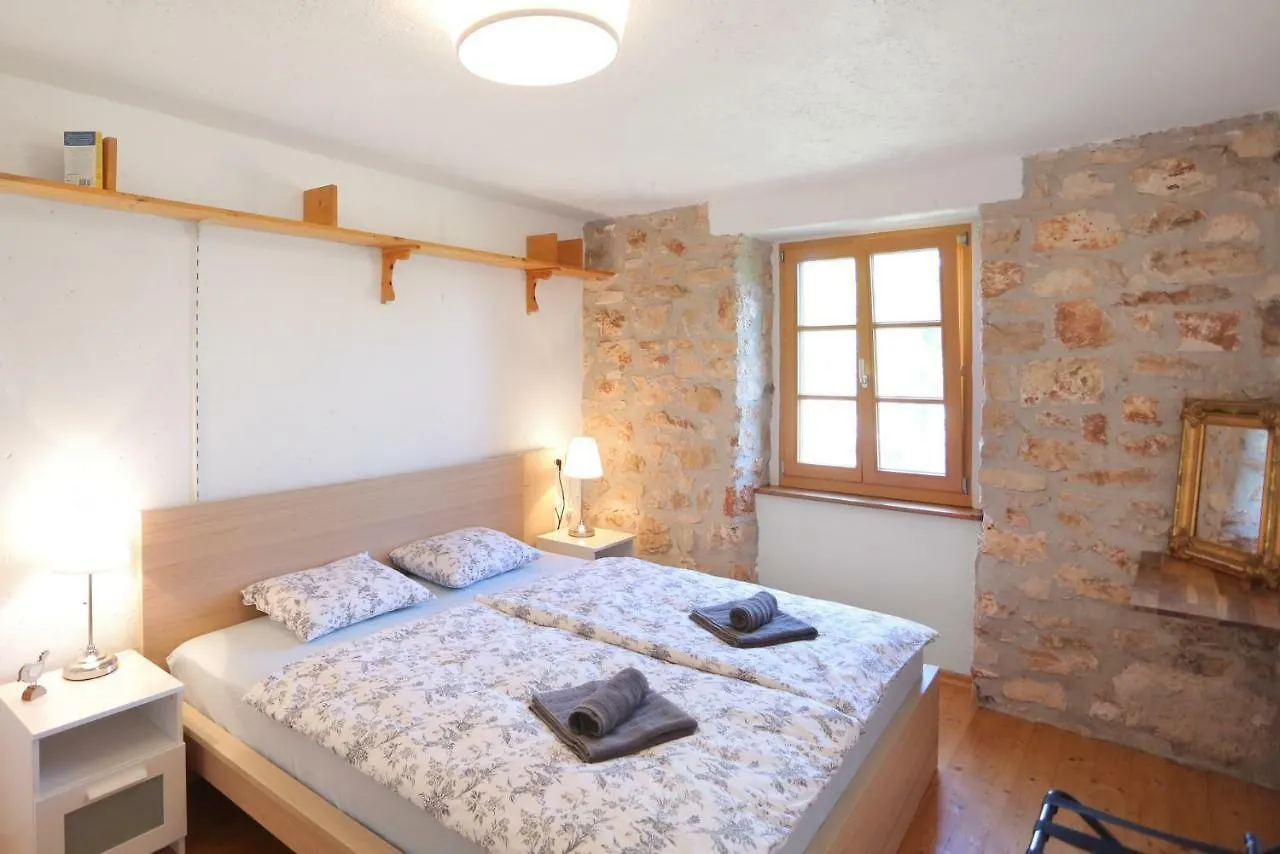אומאג Rural Apartment Geja 0*,