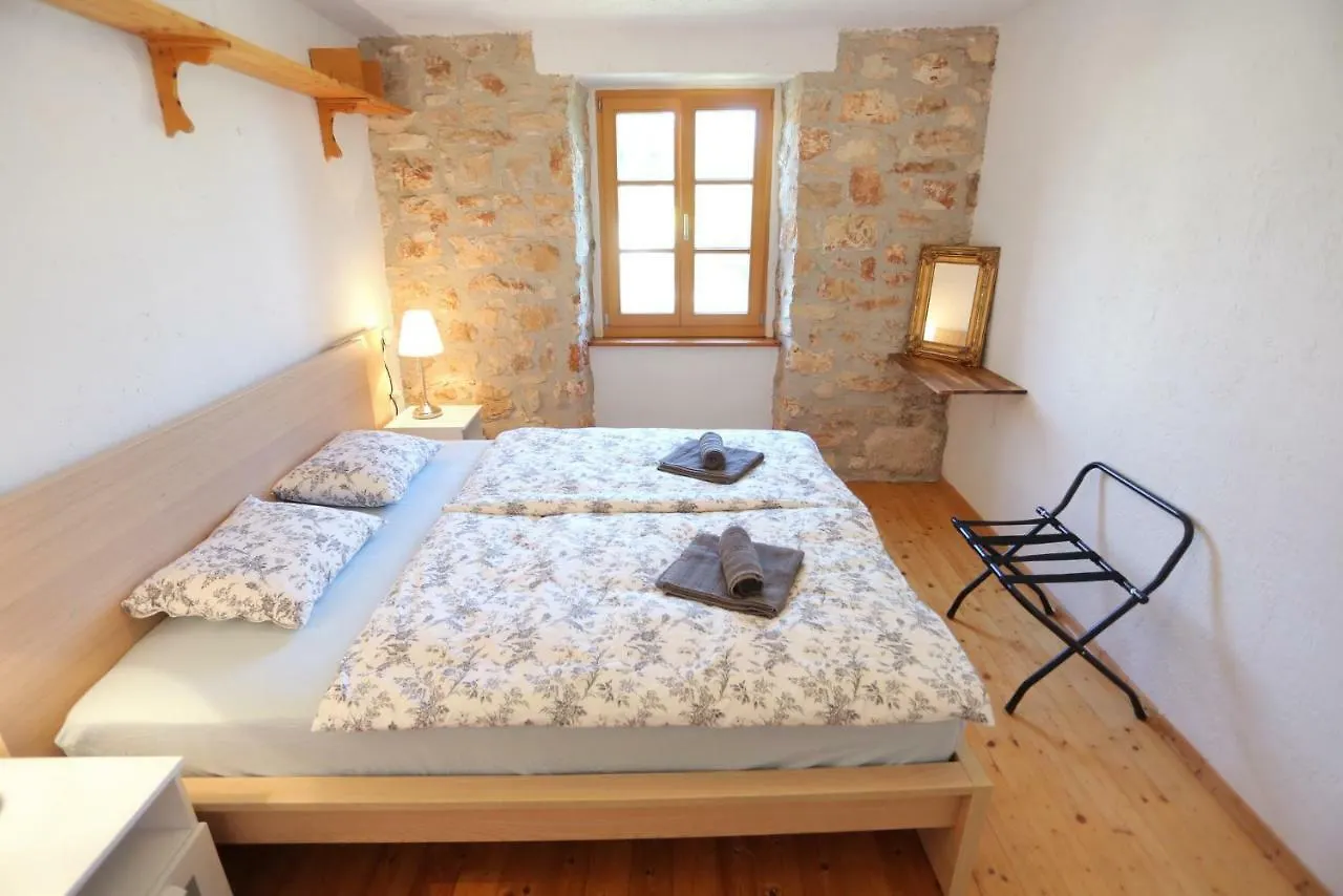 אומאג Rural Apartment Geja