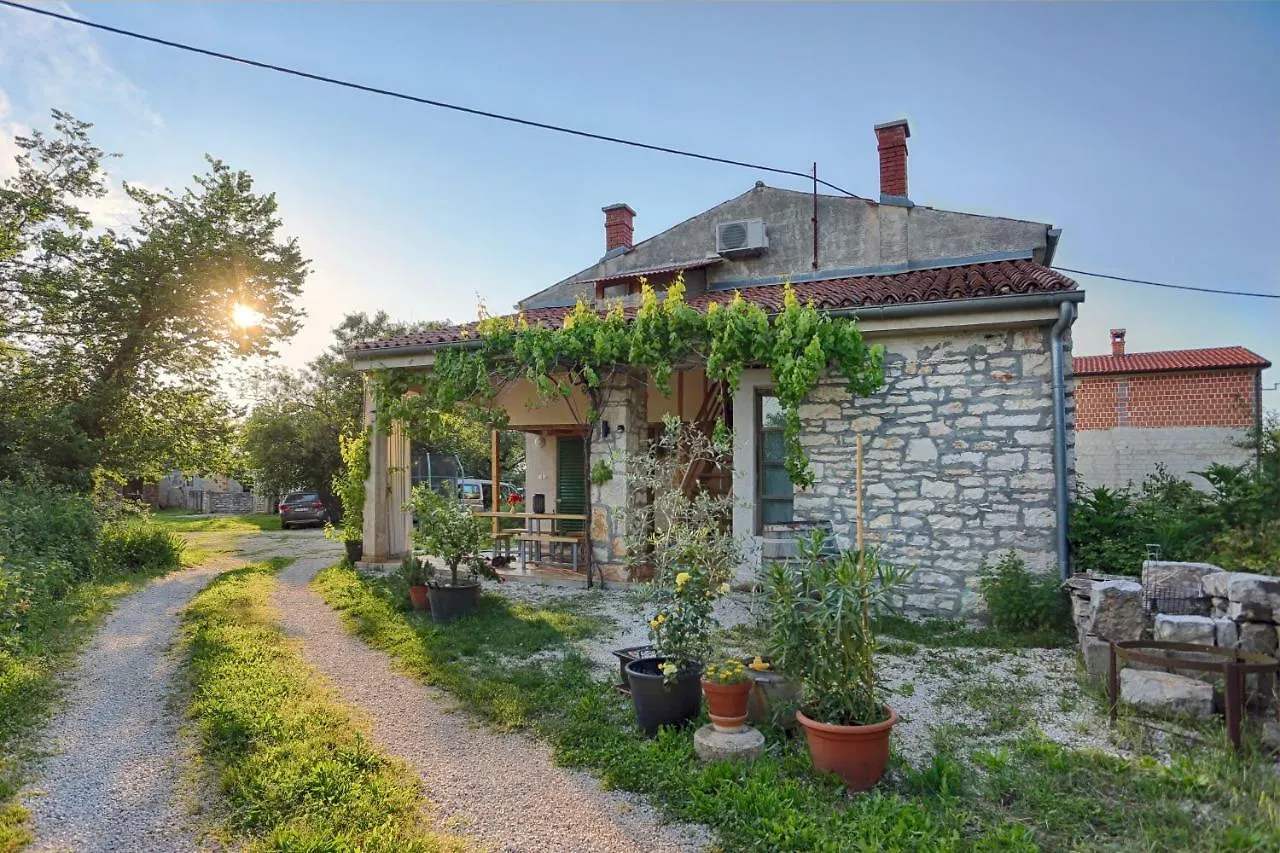 אומאג Rural Apartment Geja